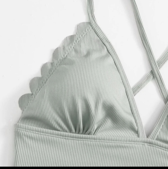 Textured Colorblock Scalloped Swimsuit - Picture 5 of 6